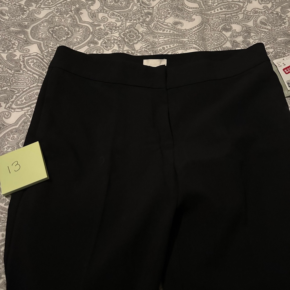 H&M dress pants size 16 (US) never worn with tags ￼